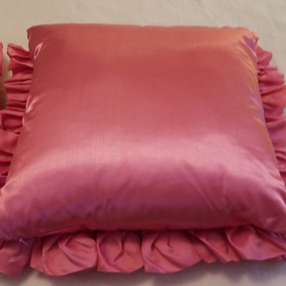 Set of 2 ruffled pink ruffled pillows - Picture 5 of 7